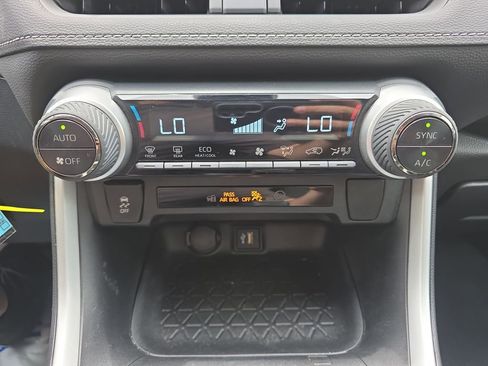 Used 2023 Toyota RAV4 LE AWD/4WD image 25