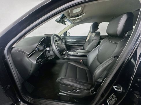 Used 2025 Genesis GV70 2.5T AWD/4WD image 13