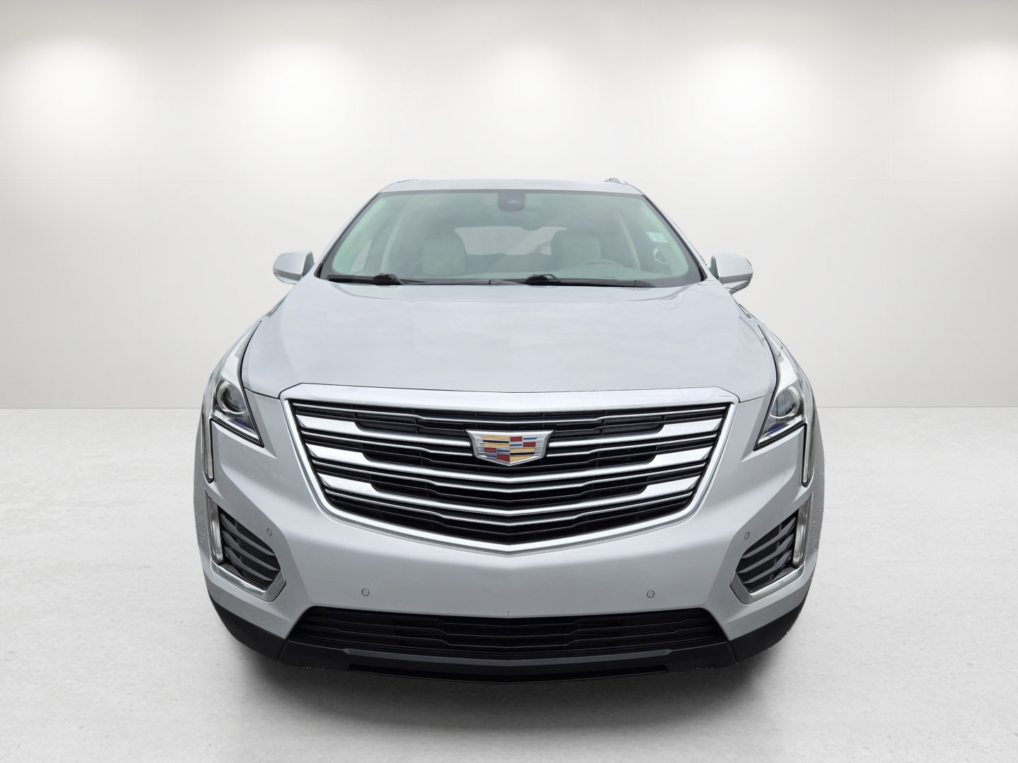 Used 2017 Cadillac XT5 Luxury w/ Driver Awareness Package FWD image 2