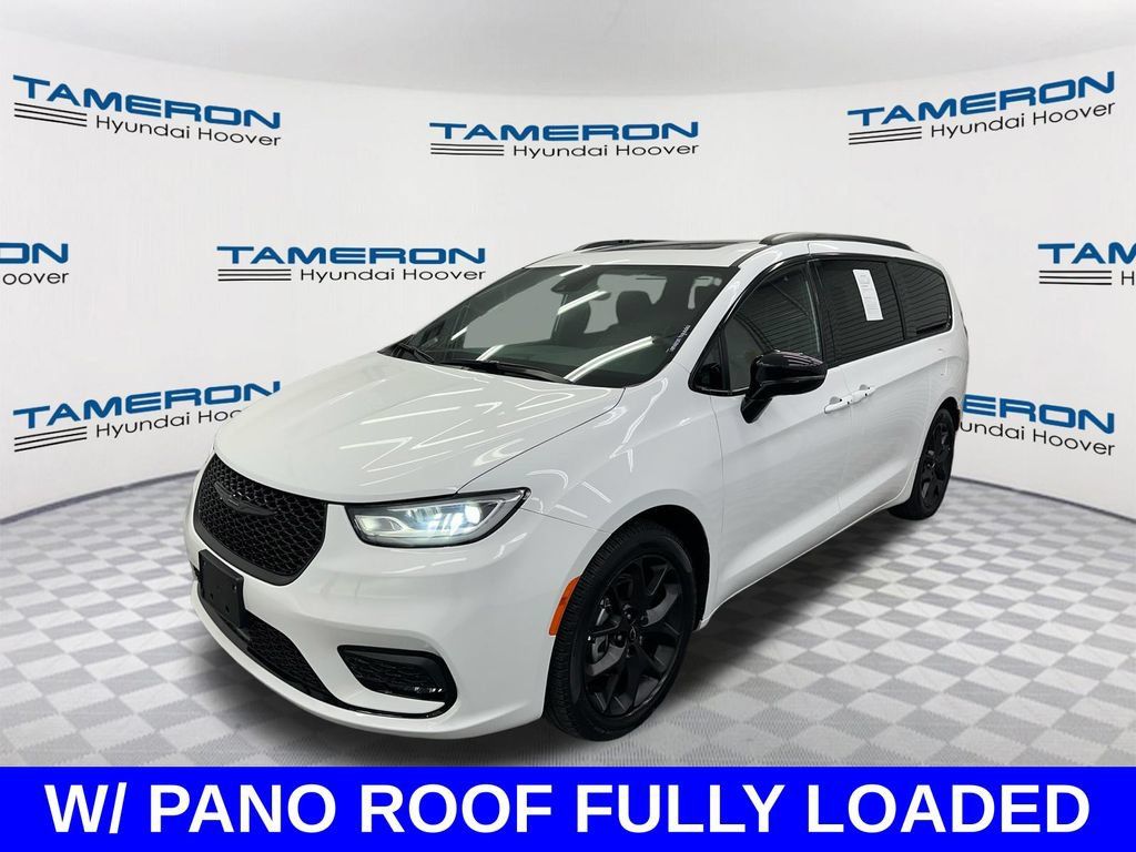 Used 2025 Chrysler Pacifica Limited FWD image 1