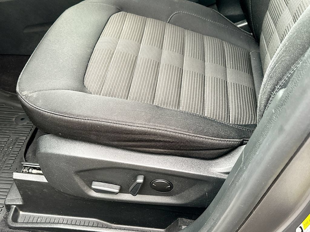 Used 2023 Ford Edge SEL w/ Convenience Package AWD/4WD image 9