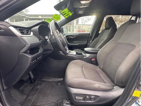 Used 2022 Toyota RAV4 SE image 13