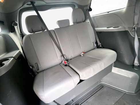 Used 2015 Toyota Sienna XLE MOBILITY VAN image 24