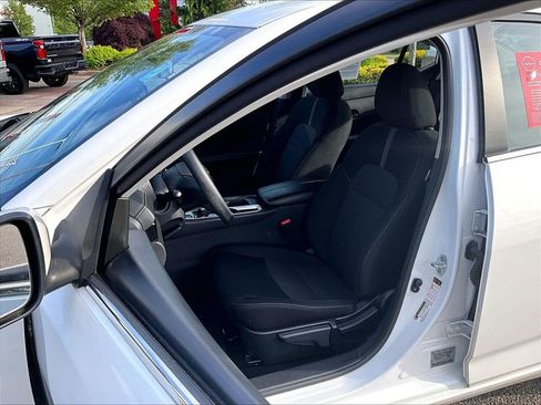 Used 2024 Nissan Sentra SV FWD image 10