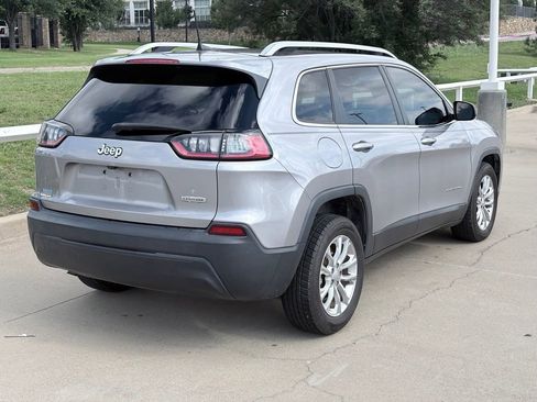 Used 2019 Jeep Cherokee Latitude w/ Popular Appearance Group FWD image 4