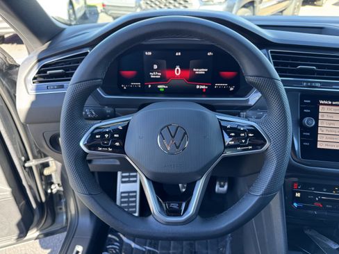 Used 2022 Volkswagen Tiguan SE R-Line image 19