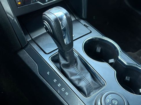 Used 2018 Ford Explorer XLT w/ Equipment Group 202A image 32