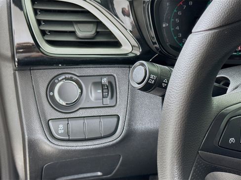 Used 2022 Chevrolet Spark LT image 11