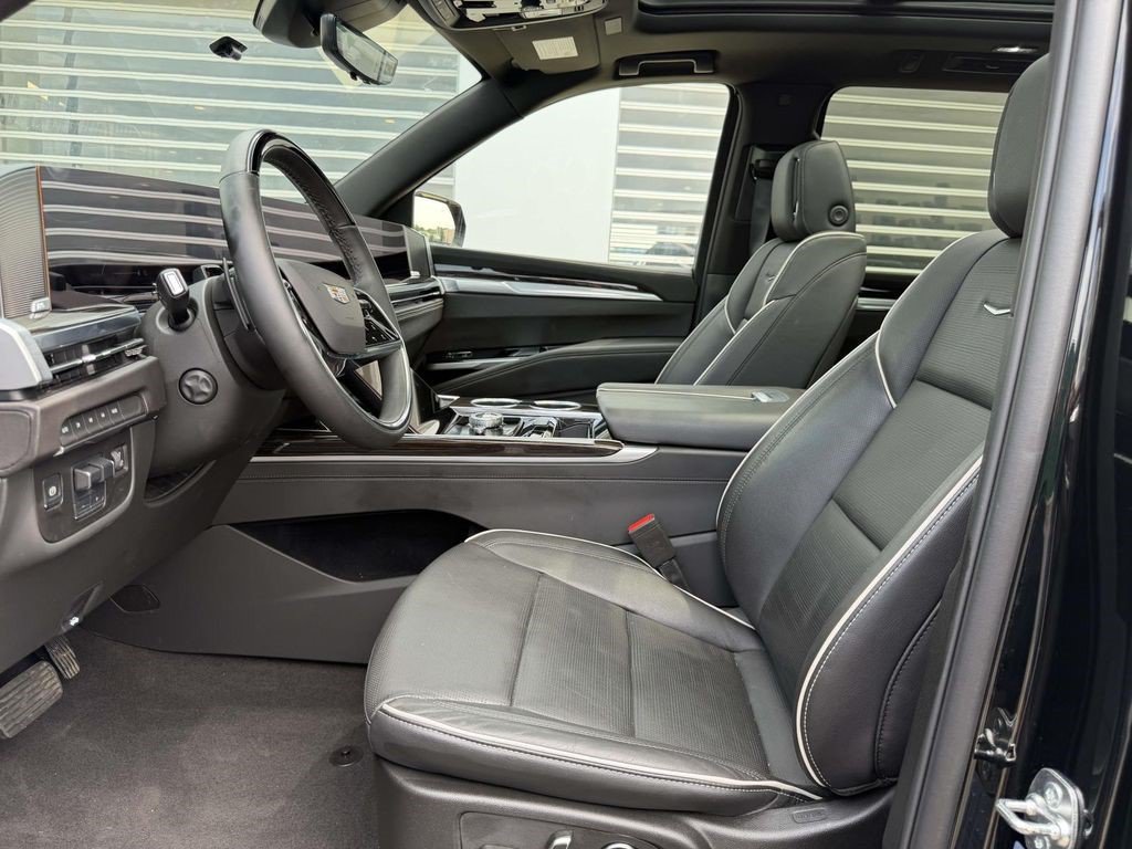 Certified 2025 Cadillac Escalade ESV Premium Luxury AWD/4WD image 17