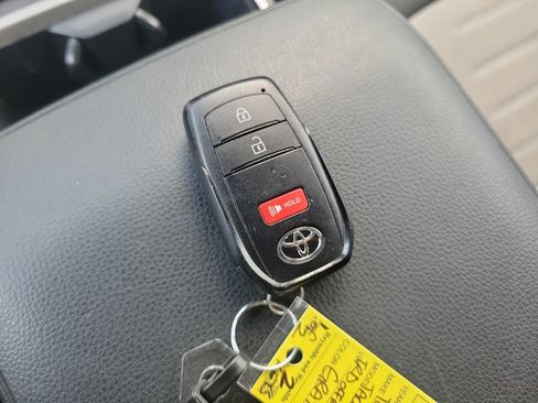 Used 2024 Toyota Tacoma TRD Off-Road AWD/4WD image 27
