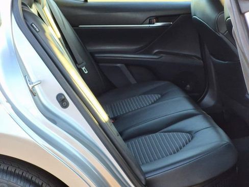 Used 2022 Toyota Camry SE image 18