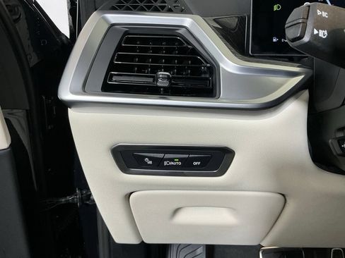 Certified 2026 BMW X7 xDrive40i w/ M Sport Package AWD/4WD image 17