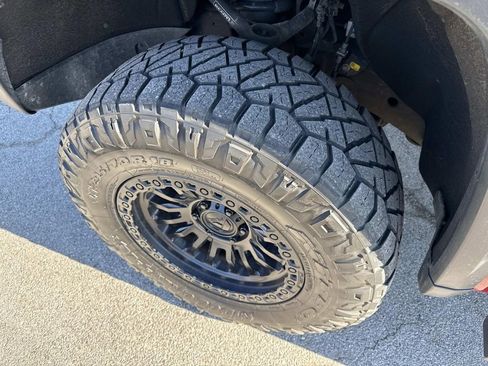 Used 2023 GMC Sierra 1500 AT4X image 32