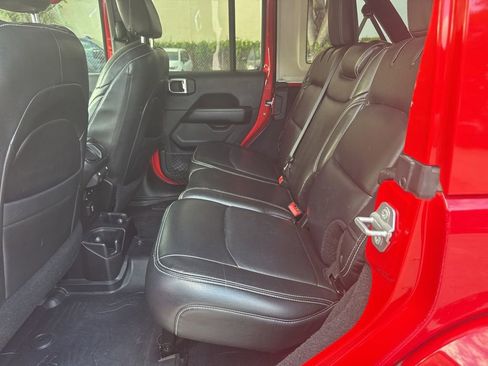 Used 2018 Jeep Wrangler Unlimited Sahara AWD/4WD image 12