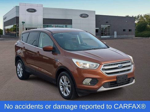 Used 2017 Ford Escape SE AWD/4WD image 2