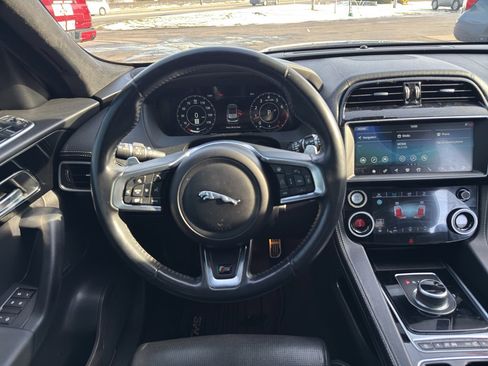 Used 2019 Jaguar F-PACE S image 14