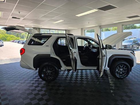 Certified 2026 Toyota 4Runner SR5 AWD/4WD image 16