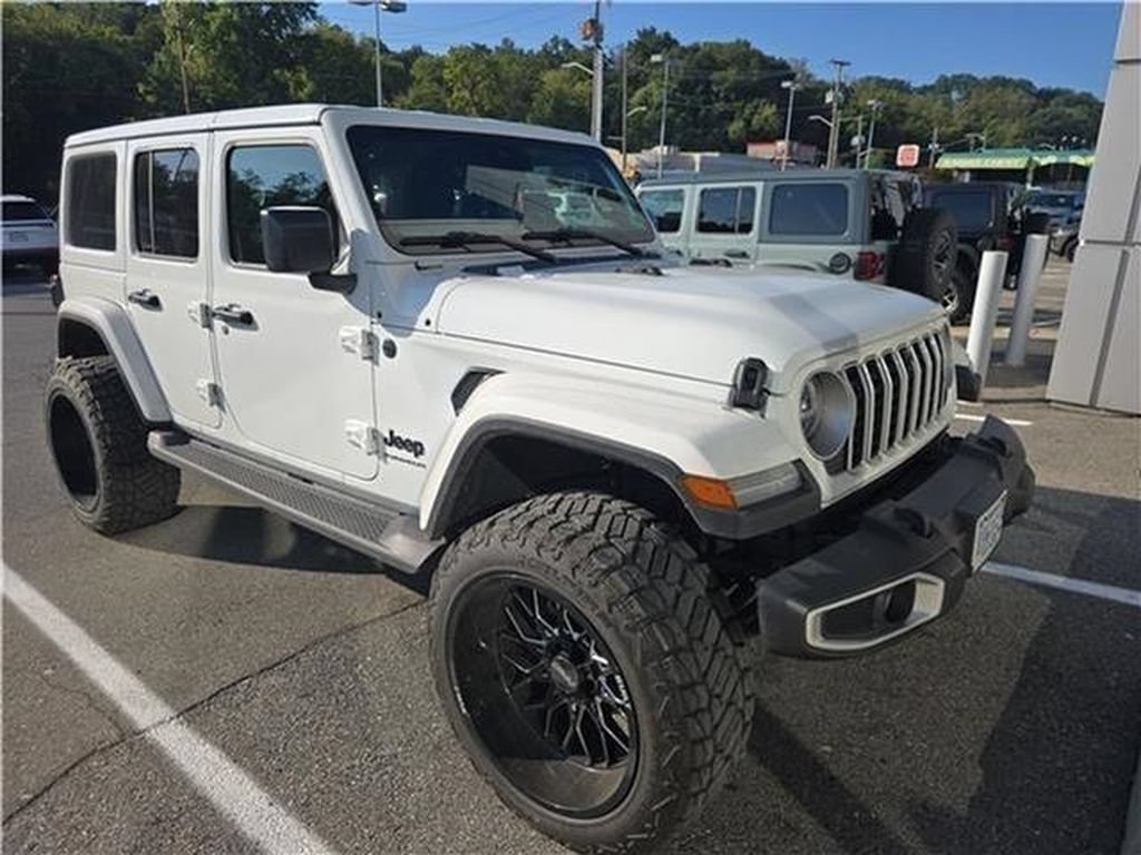 Used 2025 Jeep Wrangler Unlimited Sahara AWD/4WD image 44