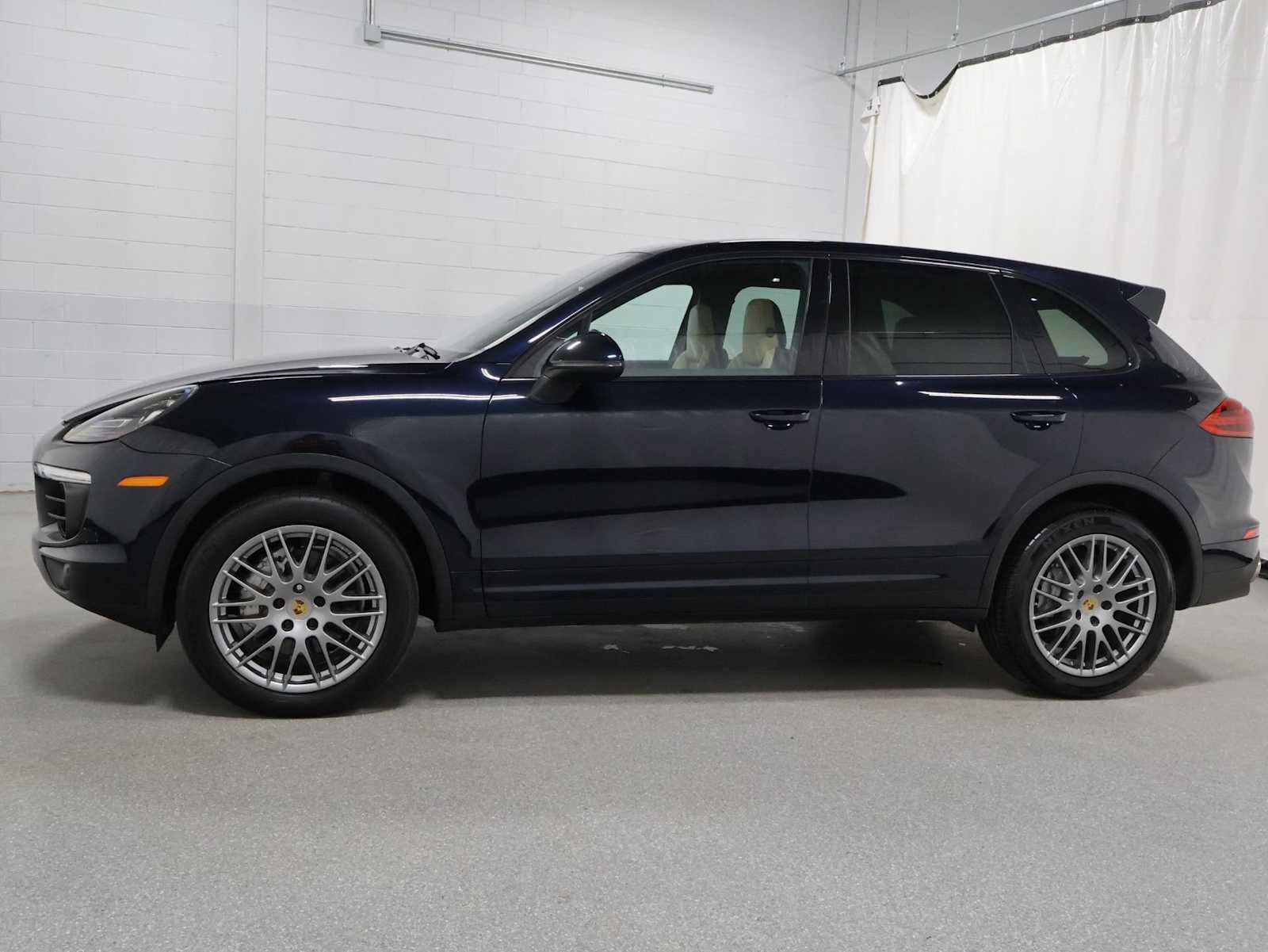 Used 2018 Porsche Cayenne S AWD/4WD image 2