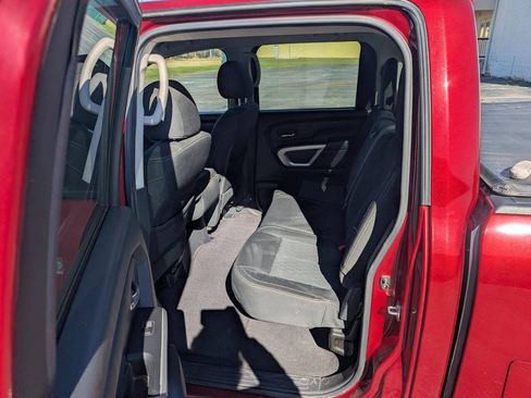 Used 2017 Nissan Titan SV RWD image 14