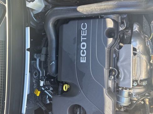 Used 2022 Chevrolet Equinox RS w/ Infotainment Package image 36