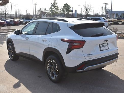 New 2026 Chevrolet Trax LT w/ Driver Confidence Package image 9