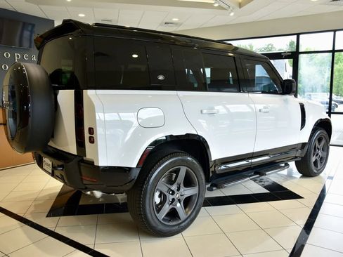 Used 2024 Land Rover Defender 110 X-Dynamic SE AWD/4WD image 6