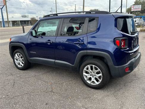 Used 2016 Jeep Renegade Latitude image 2