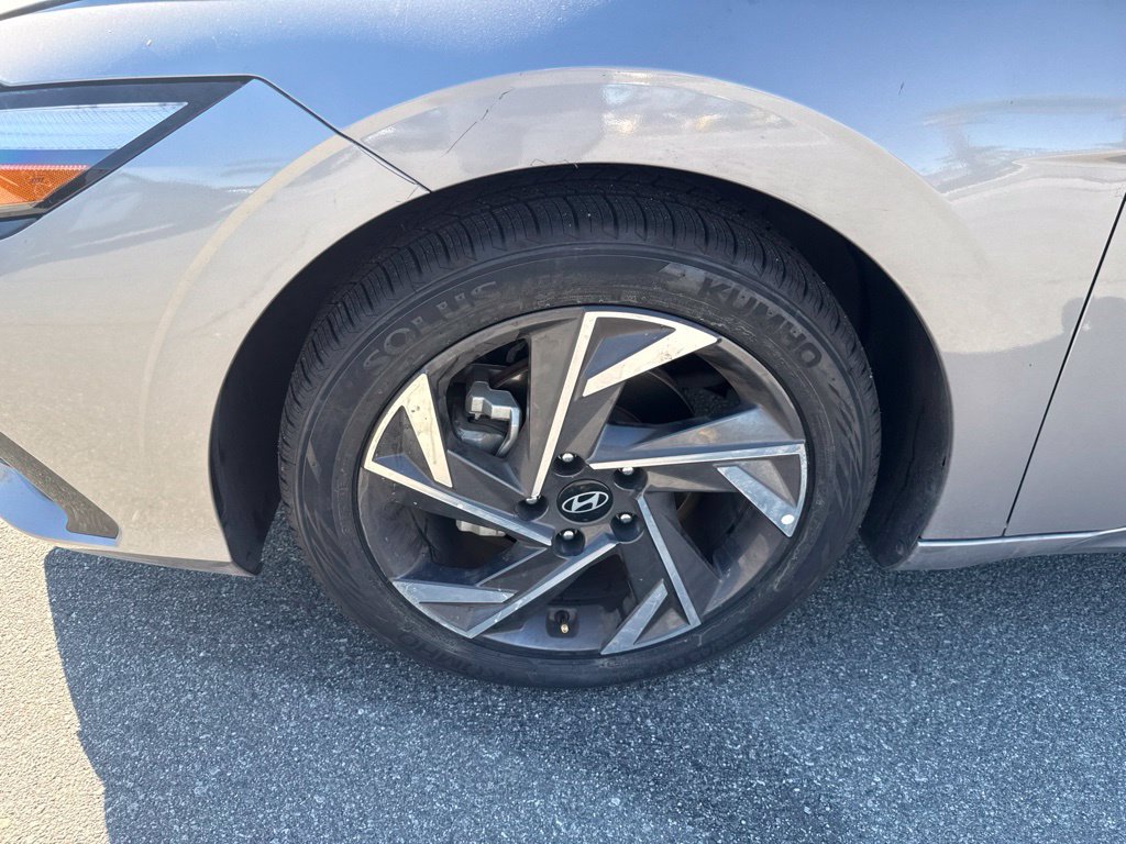 Used 2025 Hyundai Elantra SEL FWD image 14