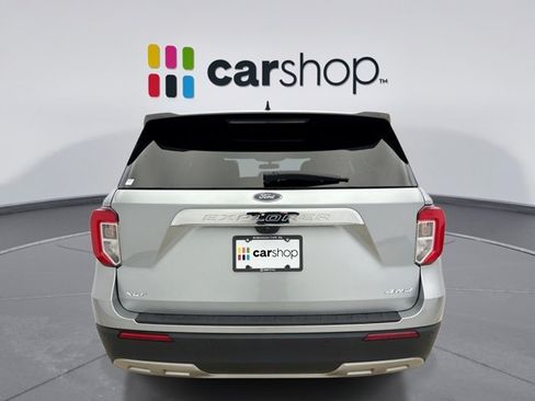 Used 2024 Ford Explorer XLT w/ Equipment Group 202A AWD/4WD image 4
