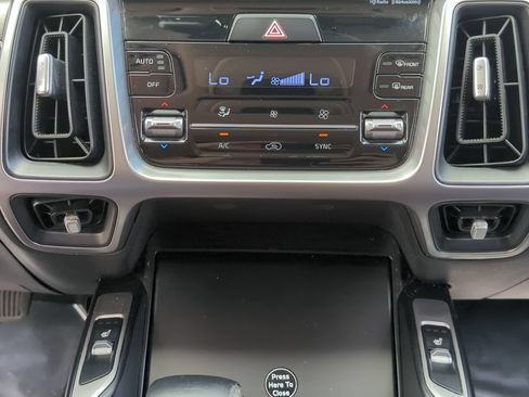 Used 2021 Kia Sorento S FWD image 17