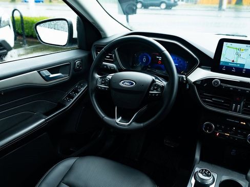 Used 2022 Ford Escape SEL w/ Technology Package image 9