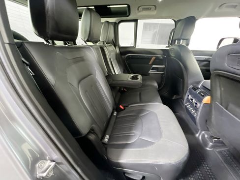 Used 2020 Land Rover Defender 110 SE image 29