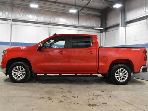 Used 2022 Chevrolet Silverado 1500 LT AWD/4WD image 23