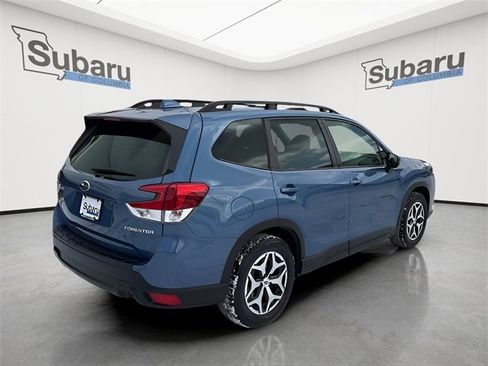 Used 2023 Subaru Forester Premium image 7