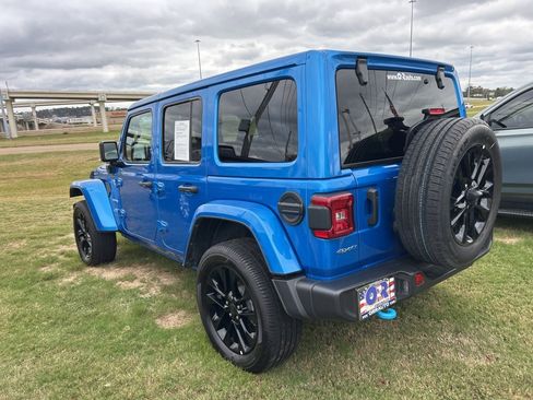 Used 2024 Jeep Wrangler Unlimited Sahara image 9