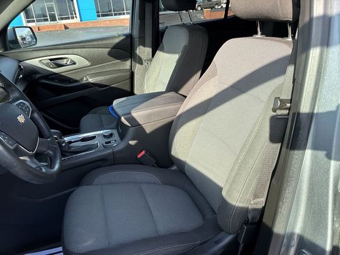 Used 2023 Chevrolet Traverse LT image 11
