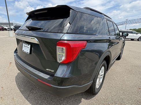 Used 2022 Ford Explorer XLT AWD/4WD image 5