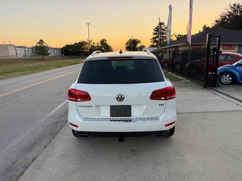 Used 2013 Volkswagen Touareg TDI AWD/4WD image 9