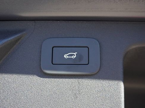 Used 2024 Land Rover Discovery Sport S image 24