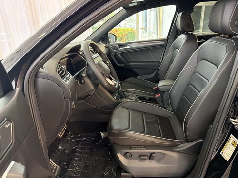 Used 2022 Volkswagen Tiguan SEL R-Line AWD/4WD image 5