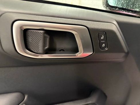 New 2025 Ford Bronco Badlands image 12