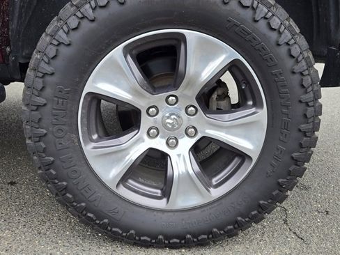 Used 2019 RAM 1500 Laramie image 11