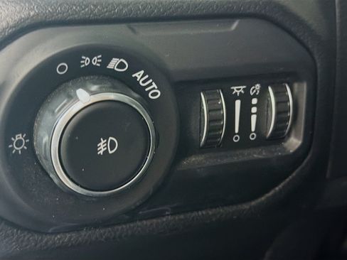 Used 2022 Jeep Wrangler Unlimited Sport AWD/4WD image 16