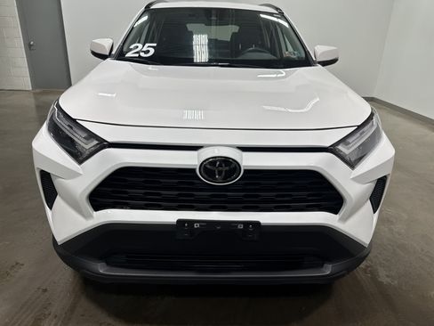 Used 2025 Toyota RAV4 XLE AWD/4WD image 7