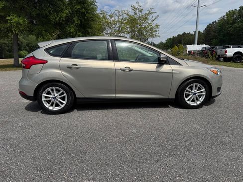 Used 2015 Ford Focus SE FWD image 7