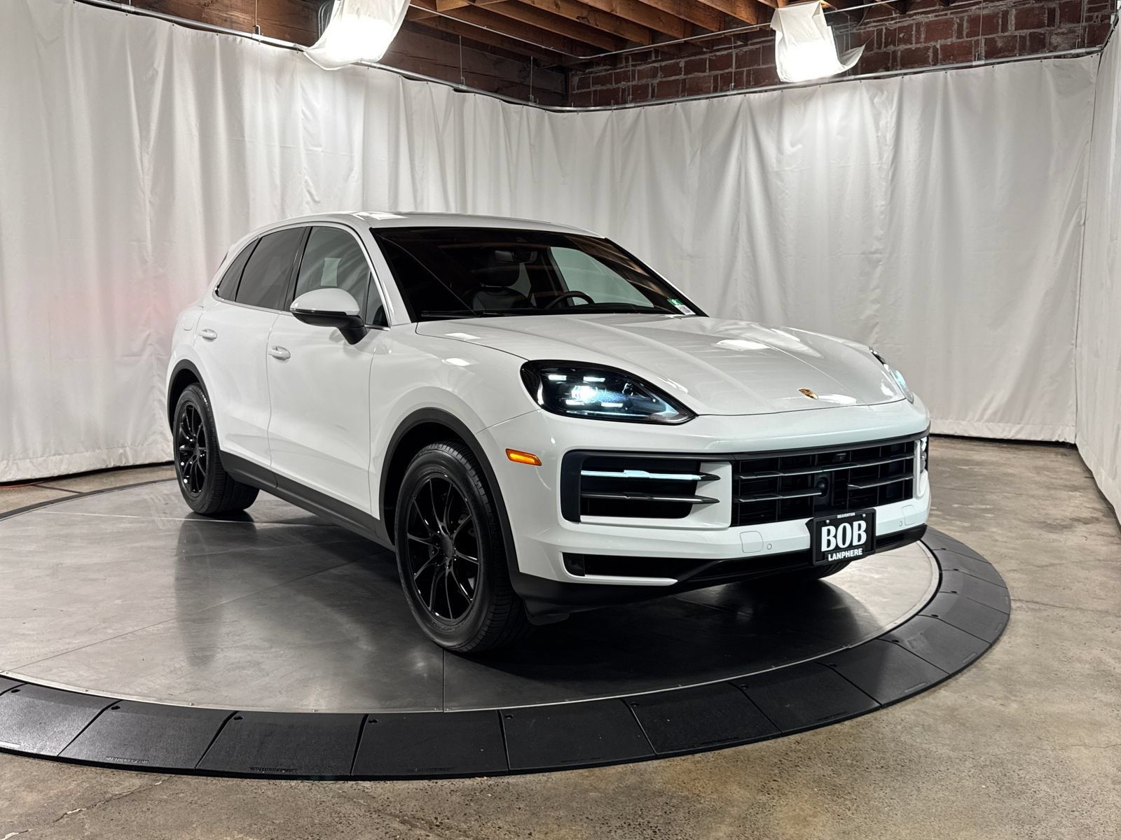 Used 2024 Porsche Cayenne w/ Premium Package AWD/4WD image 10