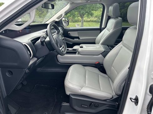 Used 2025 Ford Expedition Active AWD/4WD image 29