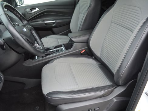 Used 2019 Ford Escape SE image 11