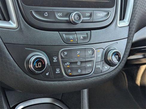 Used 2022 Chevrolet Malibu LT image 30
